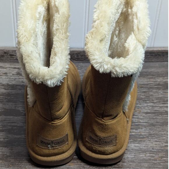 Minnetonka Women's Tan Mid Calf Suede Faux Fur Slip On Boots Size 8 M - Picture 4 of 7